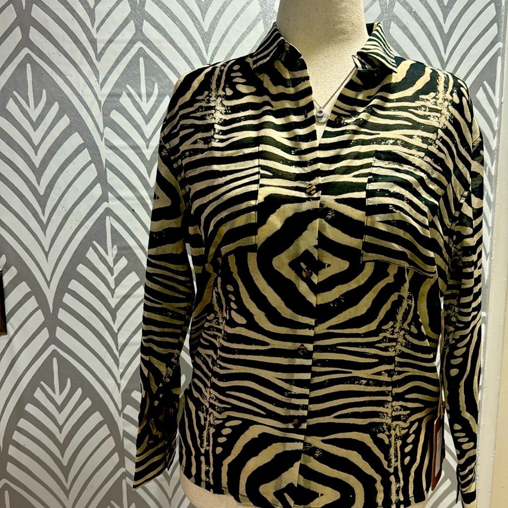 NWT Tregene animal print long sleeve women’s shirt